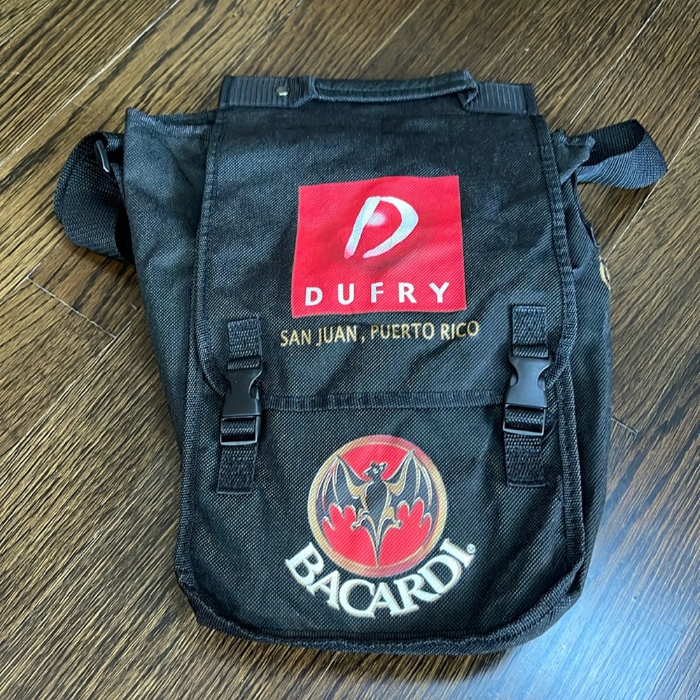BACARDI 4 bote tote. Vintage logo. Perfect condition-i raided hobby’s man cave!